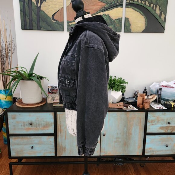 BDG - Urban Outfitters Black Cropped Jean Jacket with Sherpa Lining - Picture 6 of 9